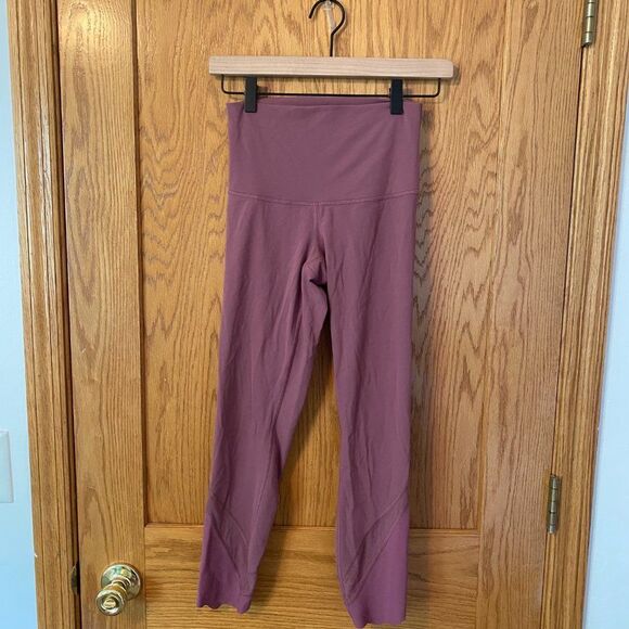 Lululemon Wunder Under Crop II - Picture 2 of 5